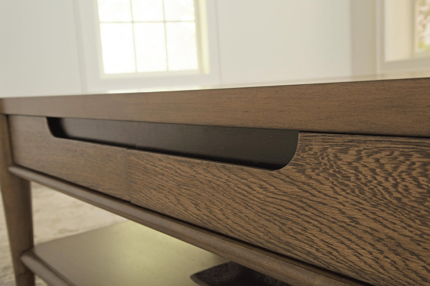 Roanhowe Rectangular Cocktail Table